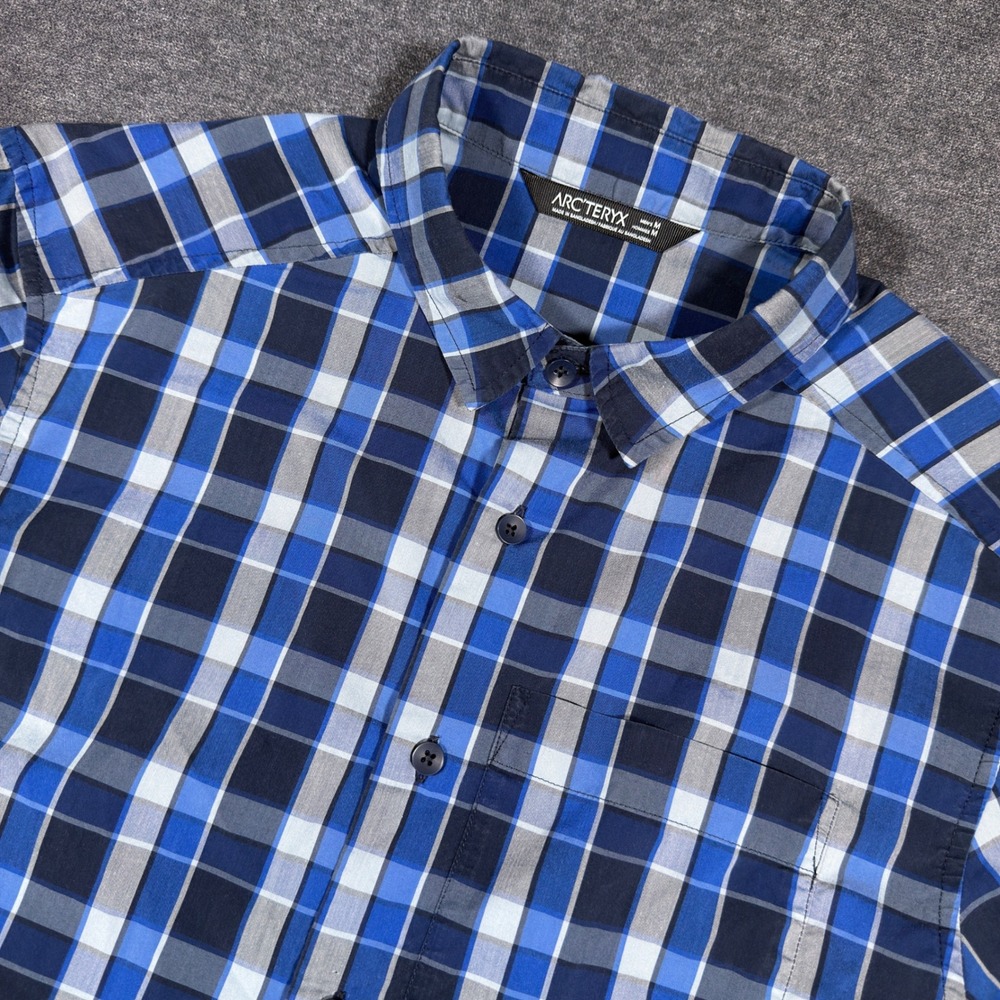 Arcteryx Brohm SS Shirt Mens Medium Blue Plaid Short Sleeve Button Up Hiking